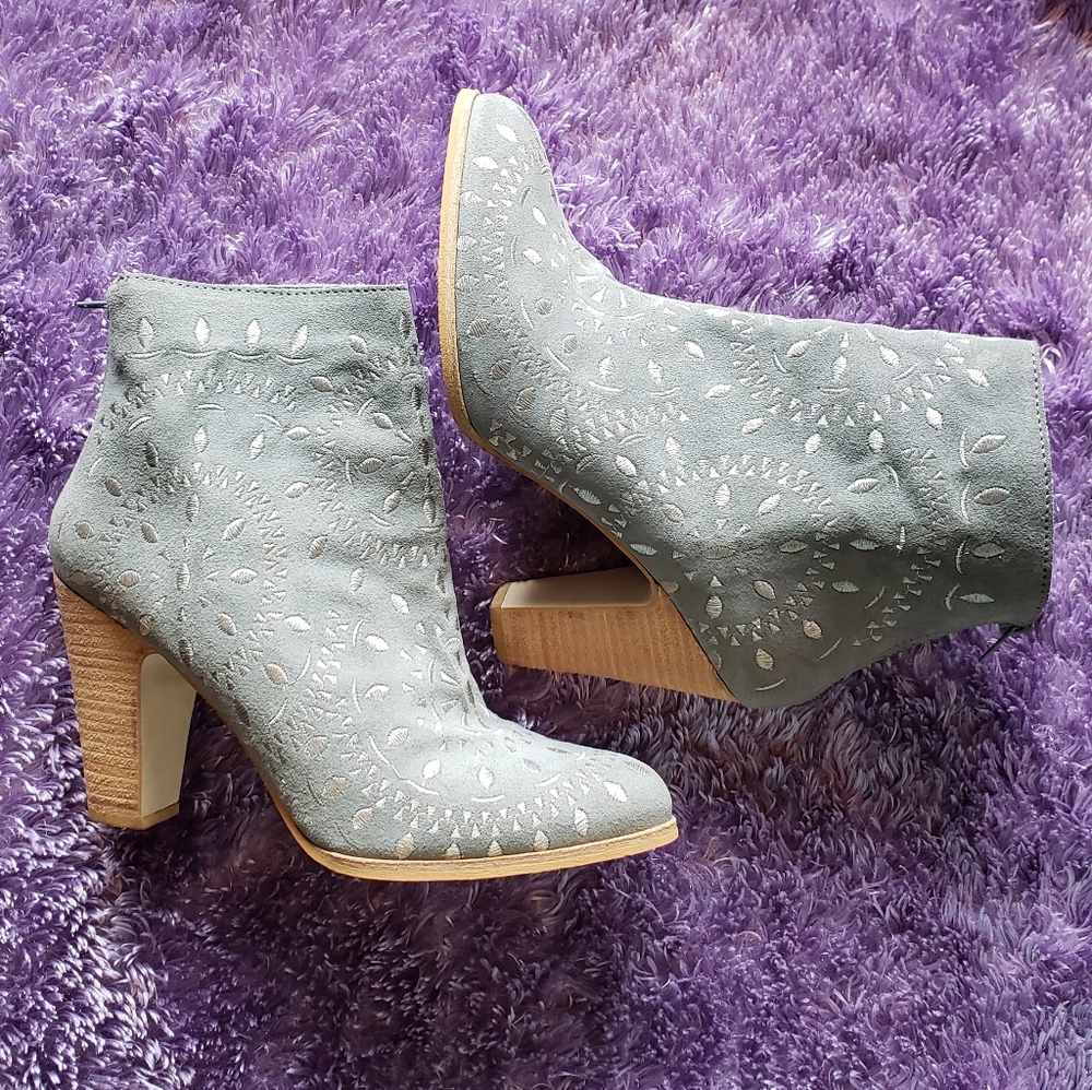Rare Matisse Grey Suede Silver Embroidered Booties